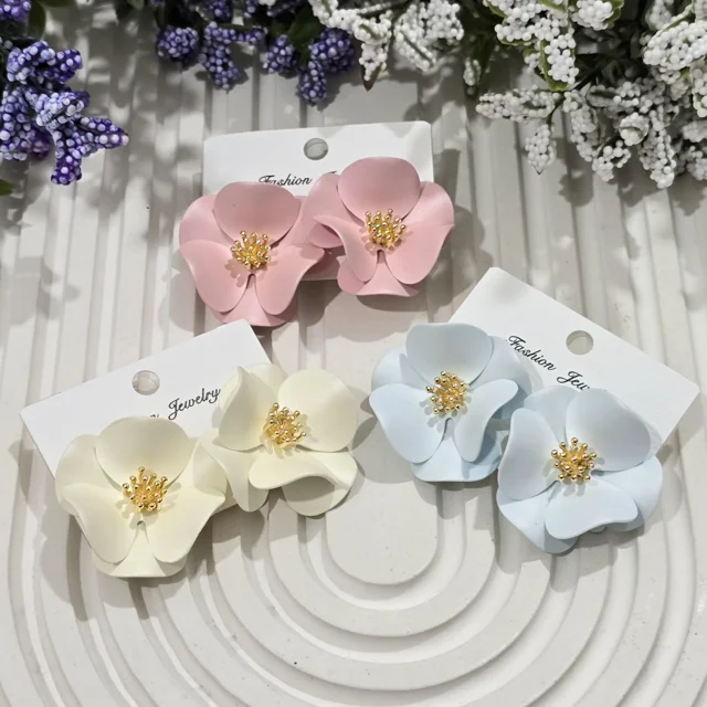 گوشواره میخی گل بزرگ